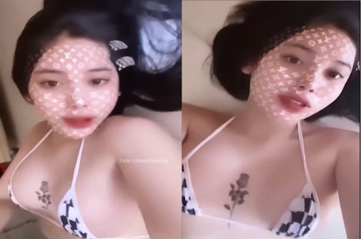 Sex cô gái xinh đẹp trẻ trung khao khát được gần gũi